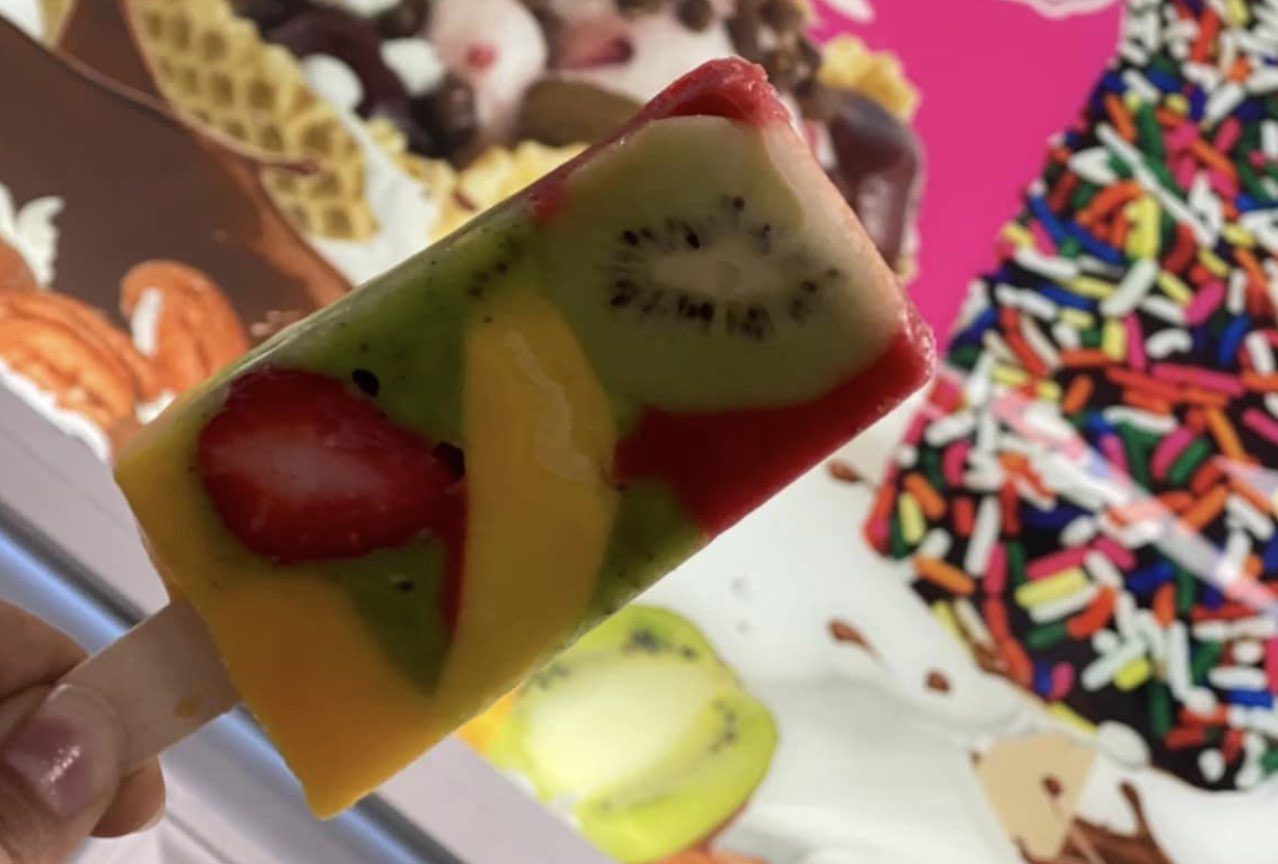 Paleta filled with kiwi, mango, and strawberries.